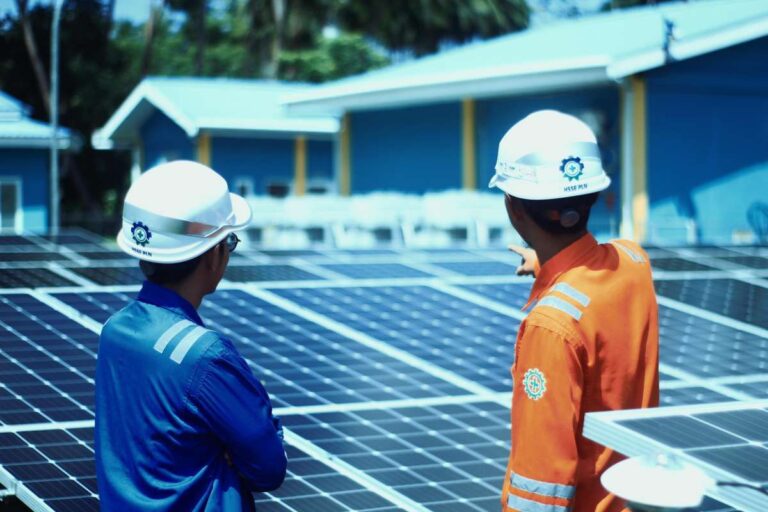 PLN Indonesia Power (PLN IP) mengumumkan bahwa pasokan listrik berbasis Energi Baru Terbarukan (EBT) telah disalurkan melalui PLTS Hybrid Selayar yang terletak di Desa Parak, Kecamatan Bontomanai, Kabupaten Kepulauan Selayar, Sulawesi Selatan.