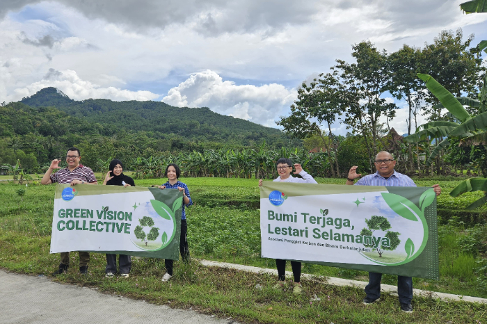 Tim Atkarbonist saat kunjungan ke TPA Kaligending di Kabupaten Kebumen untuk menjajaki kolaborasi mitigasi emisi karbon