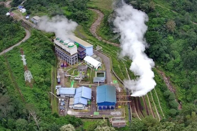 Indonesia menyimpan potensi besar dalam sektor energi baru dan terbarukan (EBT) yang mencapai 3.687 Giga Watt (GW). Potensi ini mencakup berbagai sumber energi seperti surya, hidro, bioenergi, angin, panas bumi, hingga energi laut. Hal ini diungkapkan oleh Kementerian Energi dan Sumber Daya Mineral (ESDM), menunjukkan bahwa Indonesia memiliki peluang besar untuk beralih ke energi bersih dan berkelanjutan.