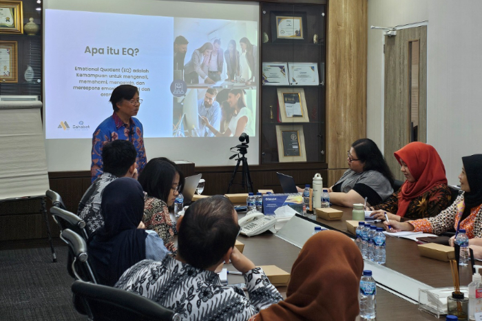 Sahabat Insurance gelar pelatihan Emotional Intelligence bersama DMBGlobal untuk tingkatkan kualitas SDM sesuai arahan OJK.