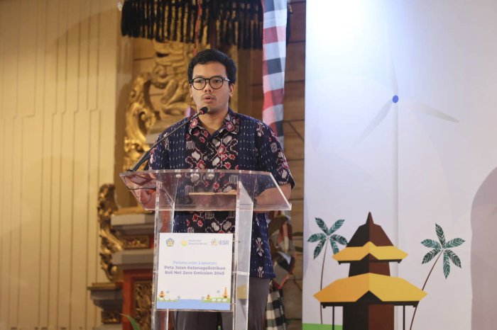 Bali targetkan bebas emisi 2045 dengan 100% energi terbarukan. Dukung pariwisata berkelanjutan lewat PLTS atap, smart grid & kemandirian energi. Simak strateginya!