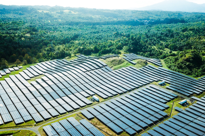 Danantara perkuat investasi energi hijau dengan ACWA Power, JBIC, dan Temasek. Fokus pada proyek PLTS, hidrogen hijau, dan kawasan industri berkelanjutan.