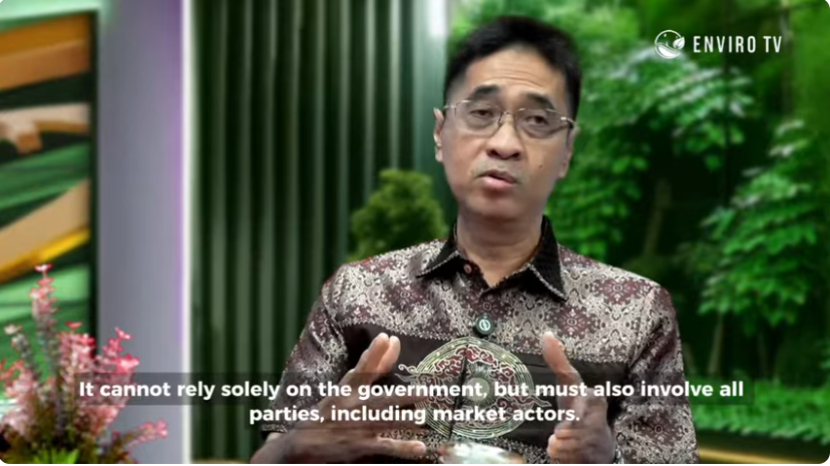 Dr. Agus Justianto saat menjelaskan strategi FOLU Net Sink 2030, menekankan pentingnya pengelolaan hutan lestari sebagai tulang punggung target iklim Indonesia.