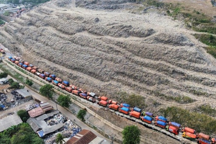 Pemprov DKI mulai PLTSa di Bantargebang untuk atasi timbunan 55 juta ton sampah dan hasilkan energi bersih.