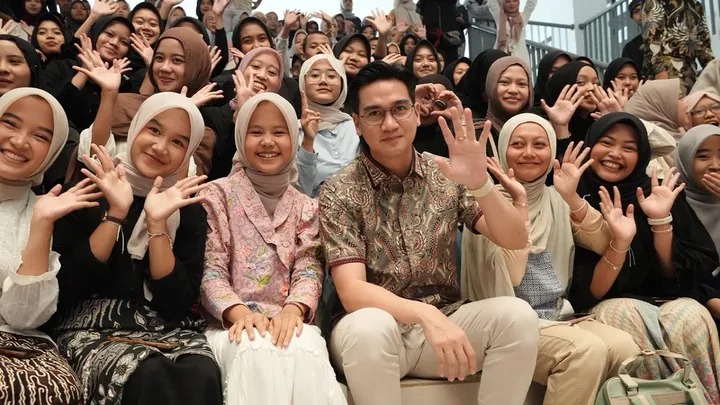 Wabup Sumedang M. Fajar Adila minta mahasiswa (PGSD UPI) jadi agen perubahan atasi darurat sampah 140 ton/hari & tantangan sosial di era digital.