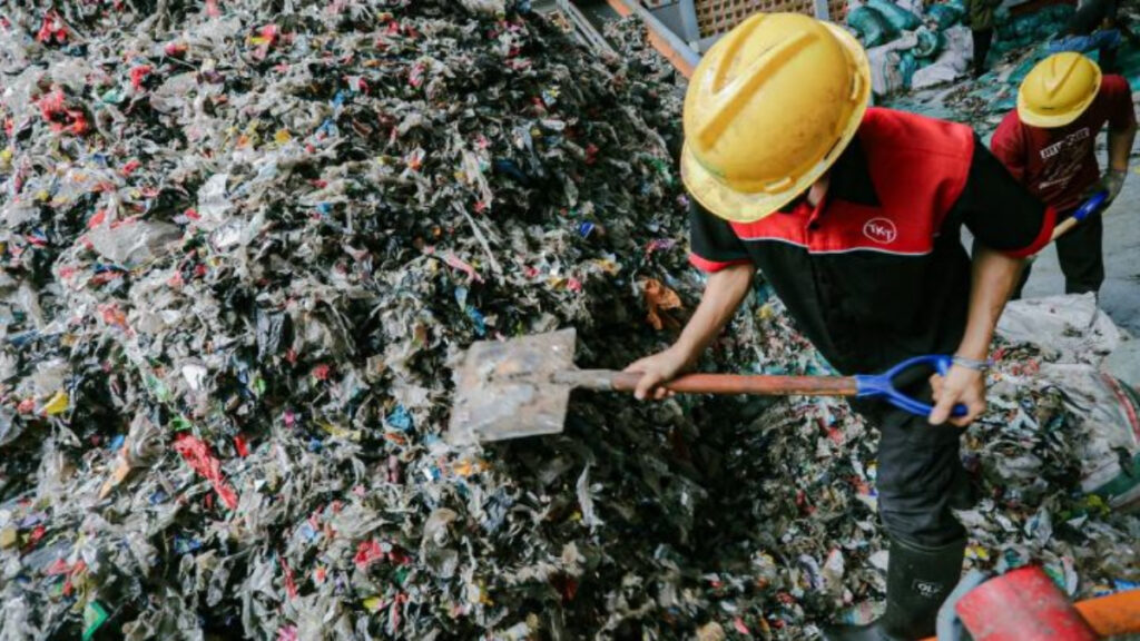 Wamen LH Diaz Hendropriyono dorong Pemda tingkatkan kinerja pengelolaan sampah guna menekan angka pelanggaran hukum dan memperkuat sinergi hulu-hilir nasional.