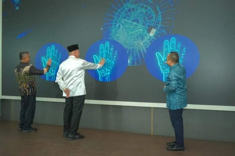 METI Sumbar resmi dilantik. Fokus jadi think tank energi bersih, kawal investasi EBT, dan atasi konflik informasi lingkungan di Sumbar.