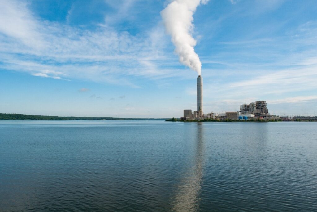 JPMorgan peringatkan proyek karbon sulit cairkan dana bank jika kontrak tak jelas, berisiko tinggi, dan rawan hambatan administratif.