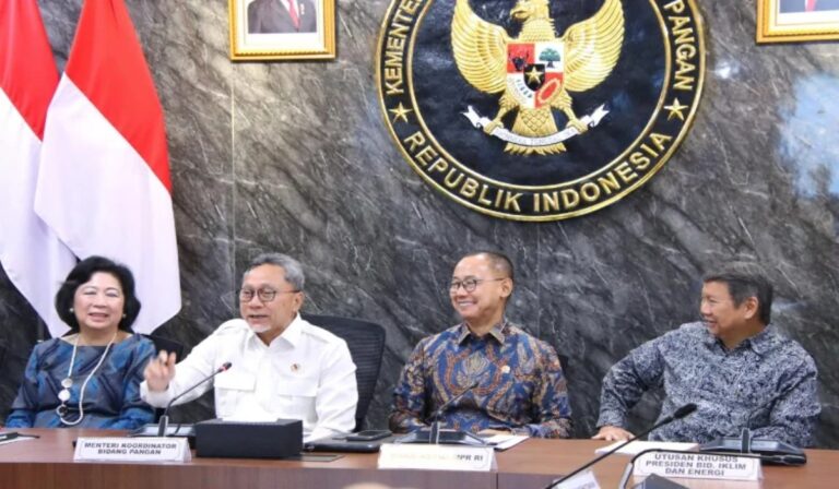 Wakil Ketua MPR RI Eddy Soeparno sebut industri ekonomi karbon Indonesia sudah on the right track. Simak langkah strategis pemerintah bangun SRUK dan integrasi pasar karbon global.