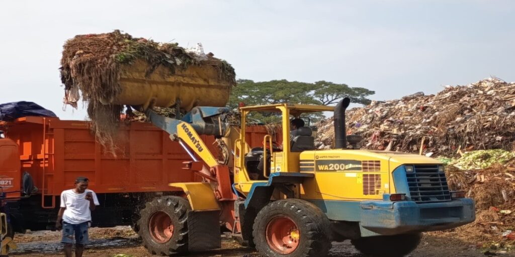 Swastanisasi Pengangkutan Sampah Pasar Induk Kramat Jati Disiapkan, Pemprov DKI Tambah 20 Truk Atasi Penumpukan Sampah.