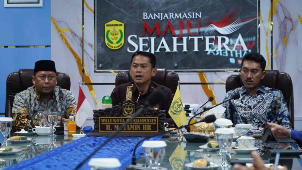 Wali Kota Banjarmasin rapat dengan 2 bupati bahas pilot project sampah jadi energi. Target 678 ton/hari.