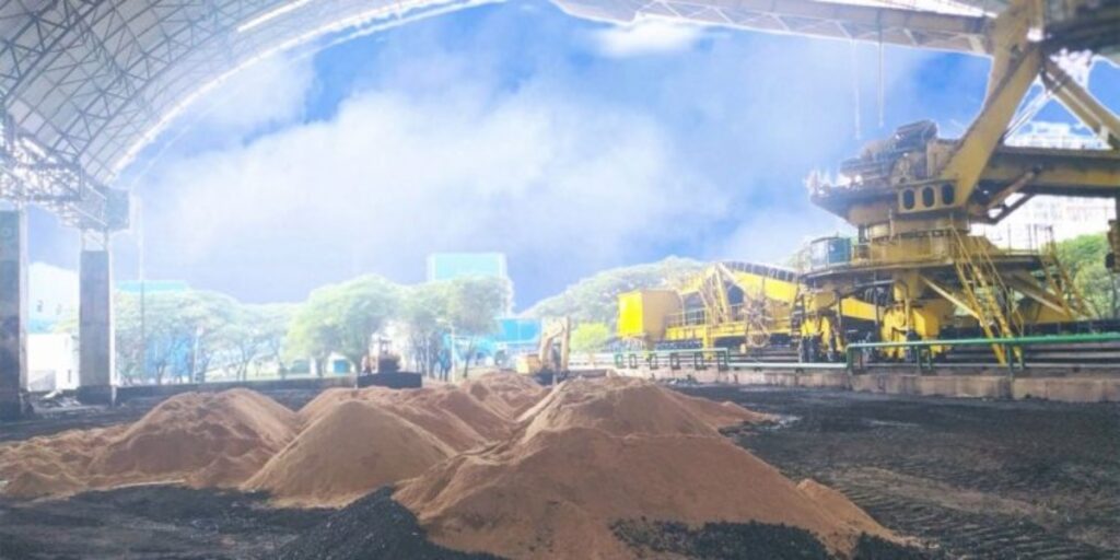 Selama tahun 2025, program tersebut berhasil menghasilkan 1.041 GWh energi hijau dan menurunkan emisi karbon hingga 1,17 juta ton CO₂e. Sementara itu, pada kuartal pertama 2026, PLN Nusantara Power mencatat produksi energi hijau sebesar 245 GWh dengan pengurangan emisi mencapai 286 ribu ton CO₂e.