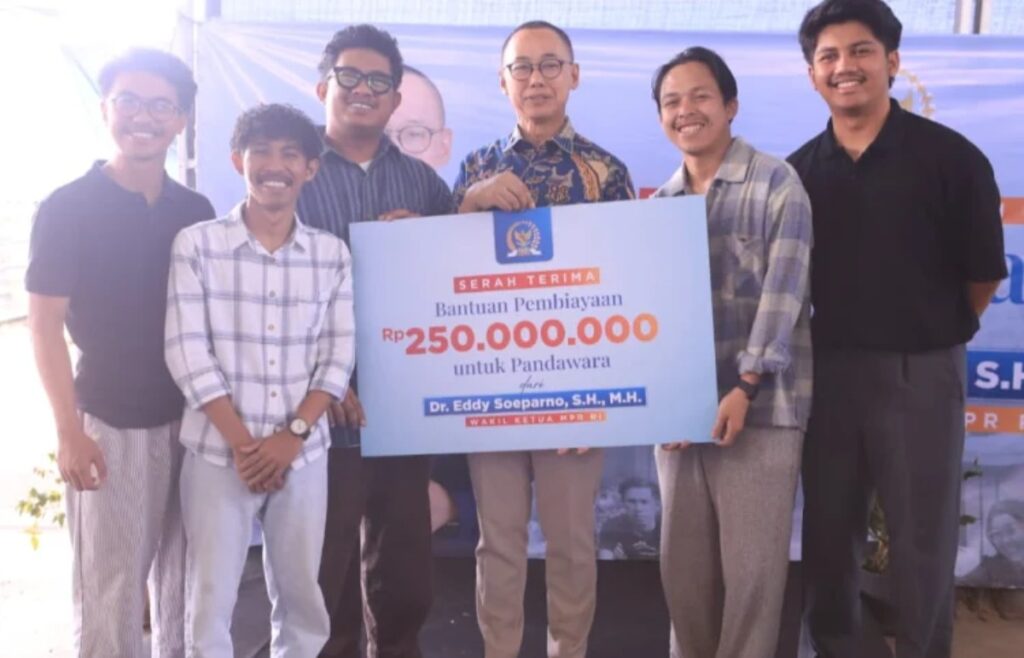 Wakil Ketua MPR RI Eddy Soeparno dukung fasilitas Pandawara di Bandung untuk konversi sampah menjadi pelet energi bersih, dorong milenial terjun ke ekonomi hijau.