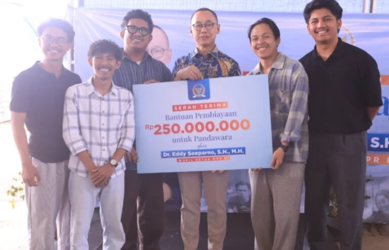 Wakil Ketua MPR RI Eddy Soeparno dukung fasilitas Pandawara di Bandung untuk konversi sampah menjadi pelet energi bersih, dorong milenial terjun ke ekonomi hijau.