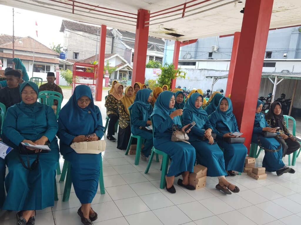 Kelurahan Kaliwates Kabupaten Jember gelar sosialisasi pemilahan sampah rumah tangga bersama PKK demi wujudkan lingkungan bersih dan sehat.