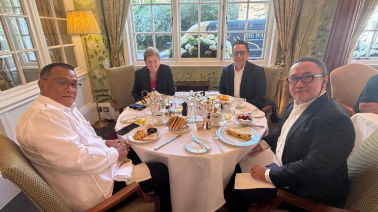 Menteri LH Jumhur Bertemu IAPB di London, Bahas Pengembangan Biodiversity Credit.