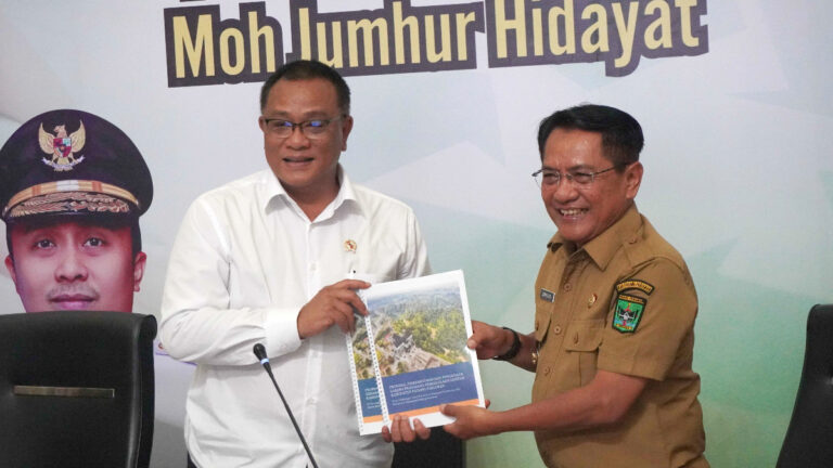 KLH/BPLH dan Pemprov Sumatra Barat menyusun roadmap pengelolaan sampah dengan target krisis sampah tuntas pada akhir 2027.