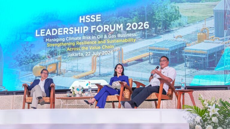Menteri LH Jumhur Hidayat dorong Indonesia jadi pemain utama perdagangan karbon demi ekonomi hijau dan target iklim nasional.