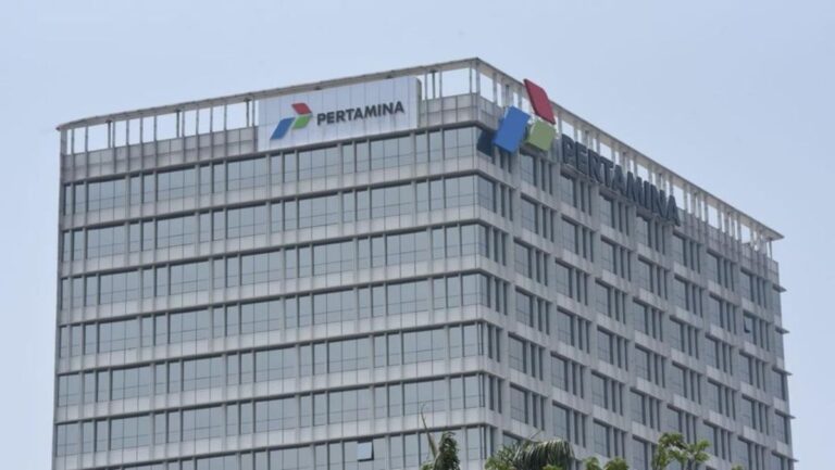 Pertamina mencatat bisnis rendah karbon mencapai 101% target RKAP 2026 melalui biofuel, bioethanol, dan efisiensi energi.