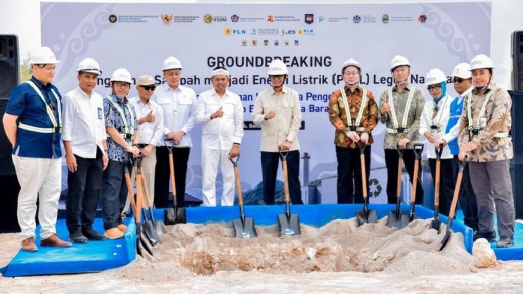 PSEL Legok Nangka mulai dibangun dengan investasi Rp7,2 triliun. Wamen ESDM menyebut proyek ini mendukung target penuntasan sampah perkotaan sebelum 2029.
