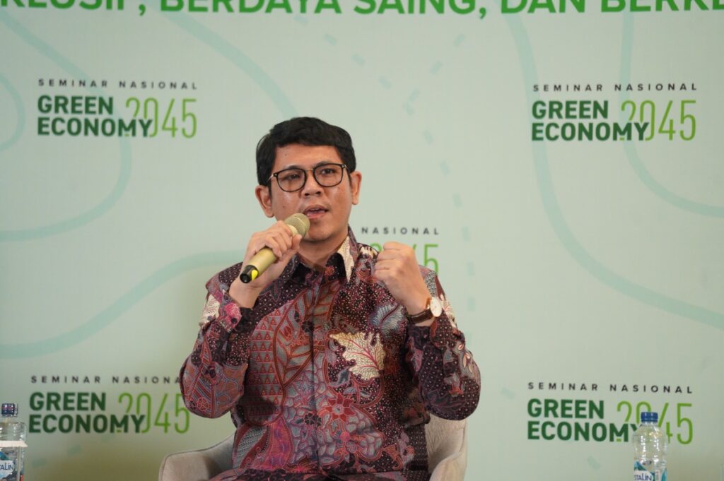 Seminar Nasional Green Economy 2045 membahas potensi industri solar PV sebagai penggerak ekonomi Indonesia.
