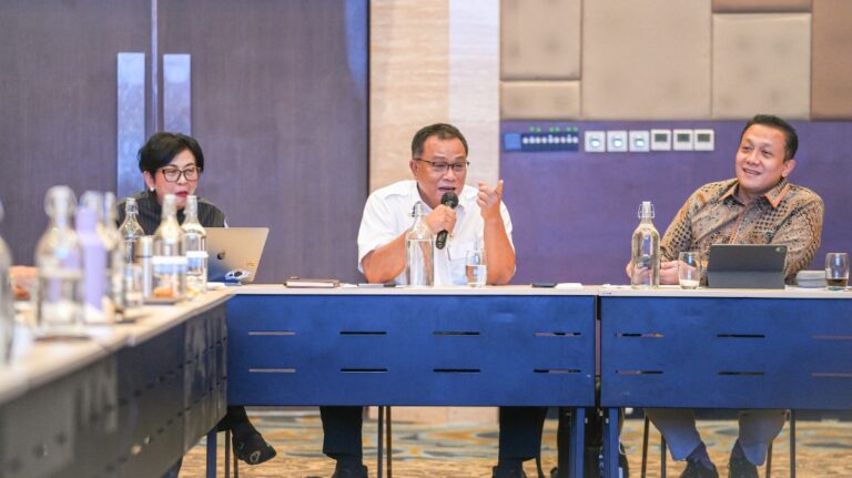 Menteri Lingkungan Hidup/Kepala Badan Pengendalian Lingkungan Hidup (LH/BPLH) Moh Jumhur Hidayat